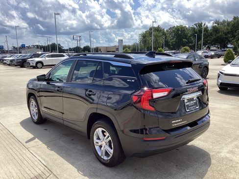 Used 2022 GMC Terrain SLE w/ Driver Convenience Package AWD/4WD image 5