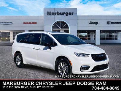 New 2026 Chrysler Pacifica Select