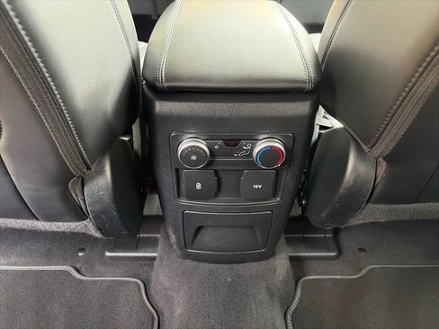 Used 2022 Ford Explorer XLT w/ XLT Sport Appearance Package AWD/4WD image 13