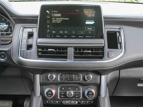 Used 2024 GMC Yukon SLT AWD/4WD image 13