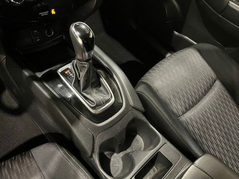 Used 2017 Nissan Rogue S AWD/4WD image 17