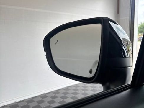 Certified 2025 Nissan Murano SV AWD/4WD image 8
