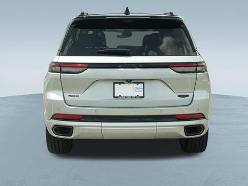 Used 2023 Jeep Grand Cherokee Summit AWD/4WD image 8