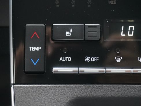Used 2019 Toyota Avalon XSE w/ All Weather Liner Package FWD image 19