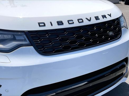 Used 2025 Land Rover Discovery Dynamic SE AWD/4WD image 30