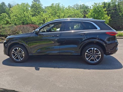 Certified 2025 Audi Q5 Premium w/ Convenience Package AWD/4WD image 7