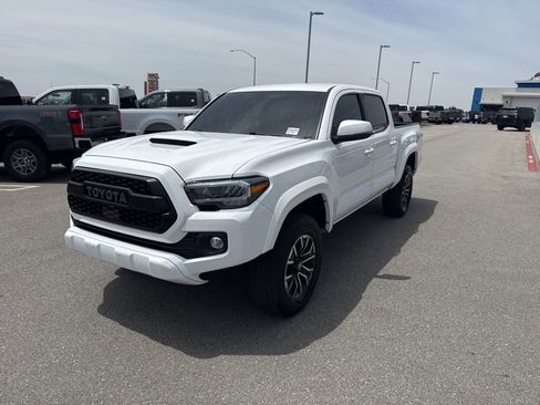Used 2023 Toyota Tacoma TRD Sport w/ Technology Package RWD image 3