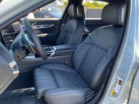 Used 2025 BMW 750e xDrive w/ Premium Package AWD/4WD image 18