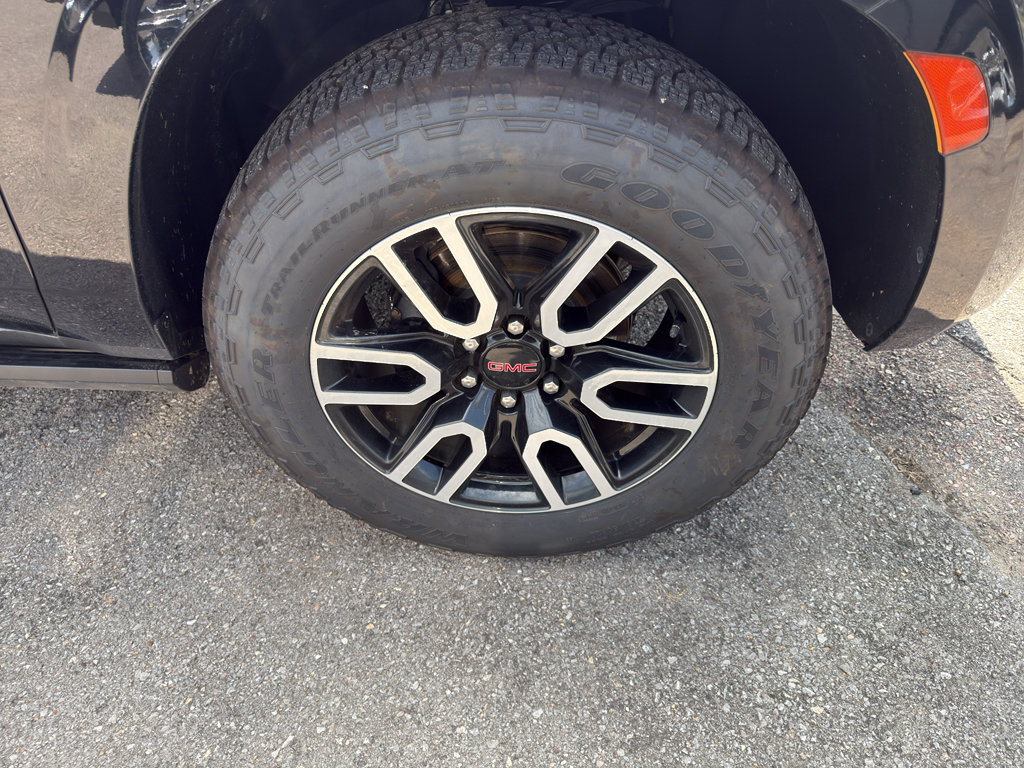 Used 2021 GMC Yukon AT4 w/ AT4 Premium Package AWD/4WD image 3
