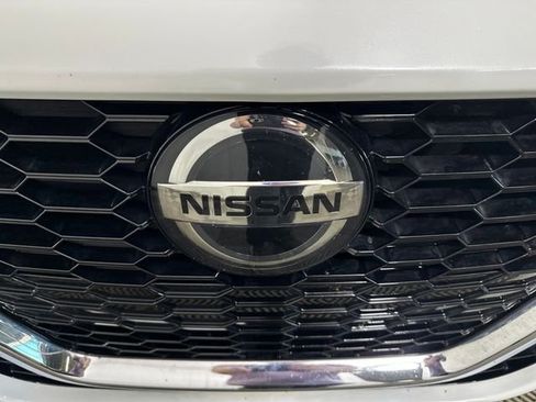 Used 2020 Nissan Altima 2.0 Platinum FWD image 9