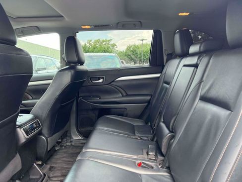 Used 2019 Toyota Highlander XLE w/ Protection Package #3 AWD/4WD image 9