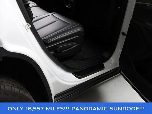 Used 2023 Jeep Grand Cherokee L Limited AWD/4WD image 33