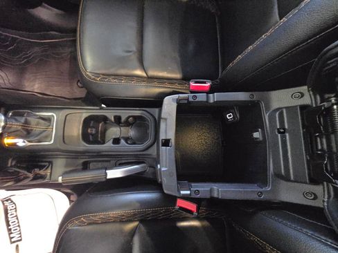 Used 2022 Jeep Wrangler Unlimited Sahara image 23