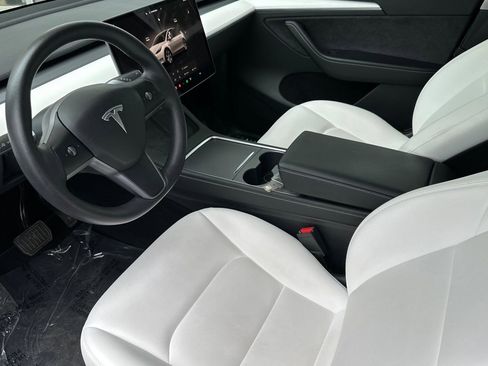 Used 2023 Tesla Model Y Long Range AWD/4WD image 10