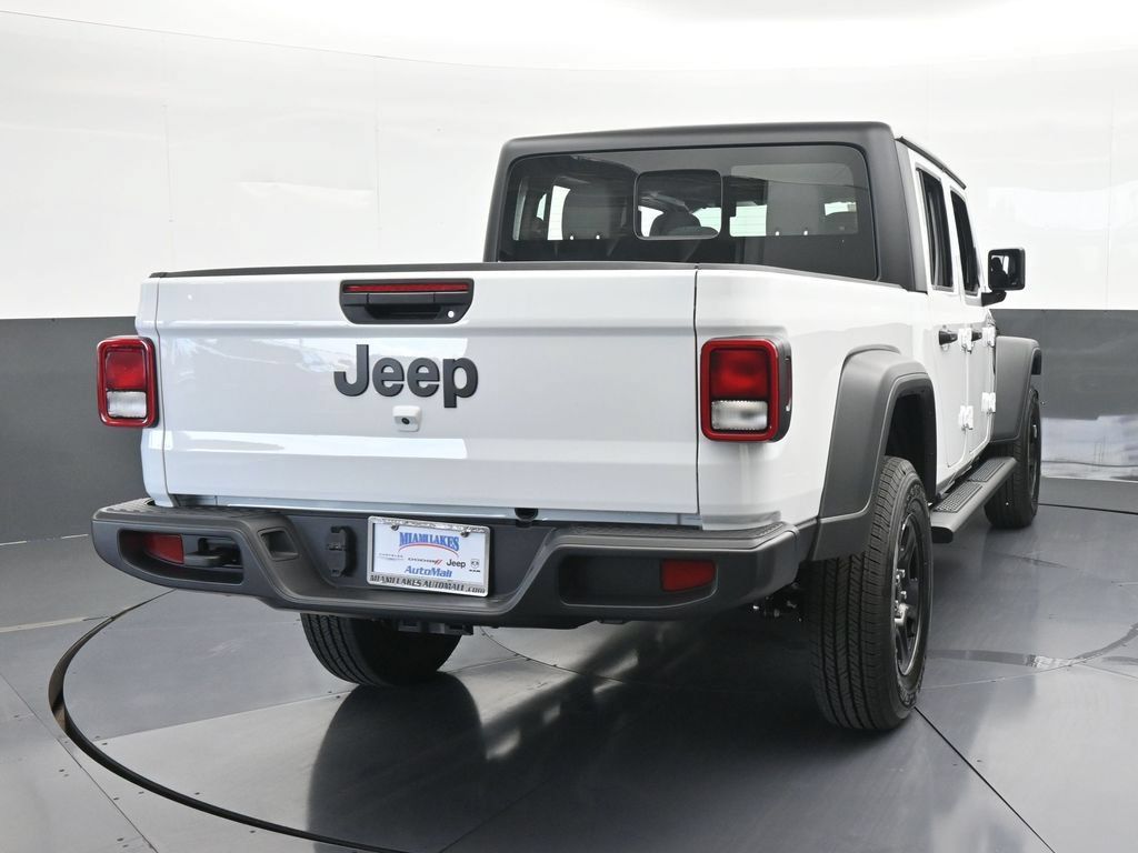 Used 2025 Jeep Gladiator Sport AWD/4WD image 5