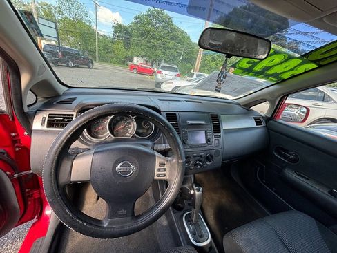 Used 2010 Nissan Versa 1.8 SL 4dr Hatchback w/ Navigation/Satellite Pkg image 12