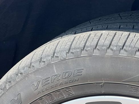 Used 2024 Jeep Grand Wagoneer L Series III w/ Rear Seat Video Group 1 AWD/4WD image 16