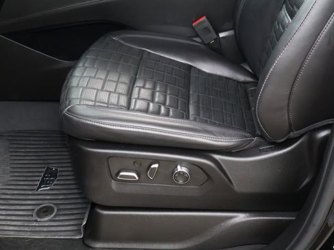 Used 2023 Cadillac Escalade Sport Platinum w/ LPO, Floor Liner Package AWD/4WD image 21