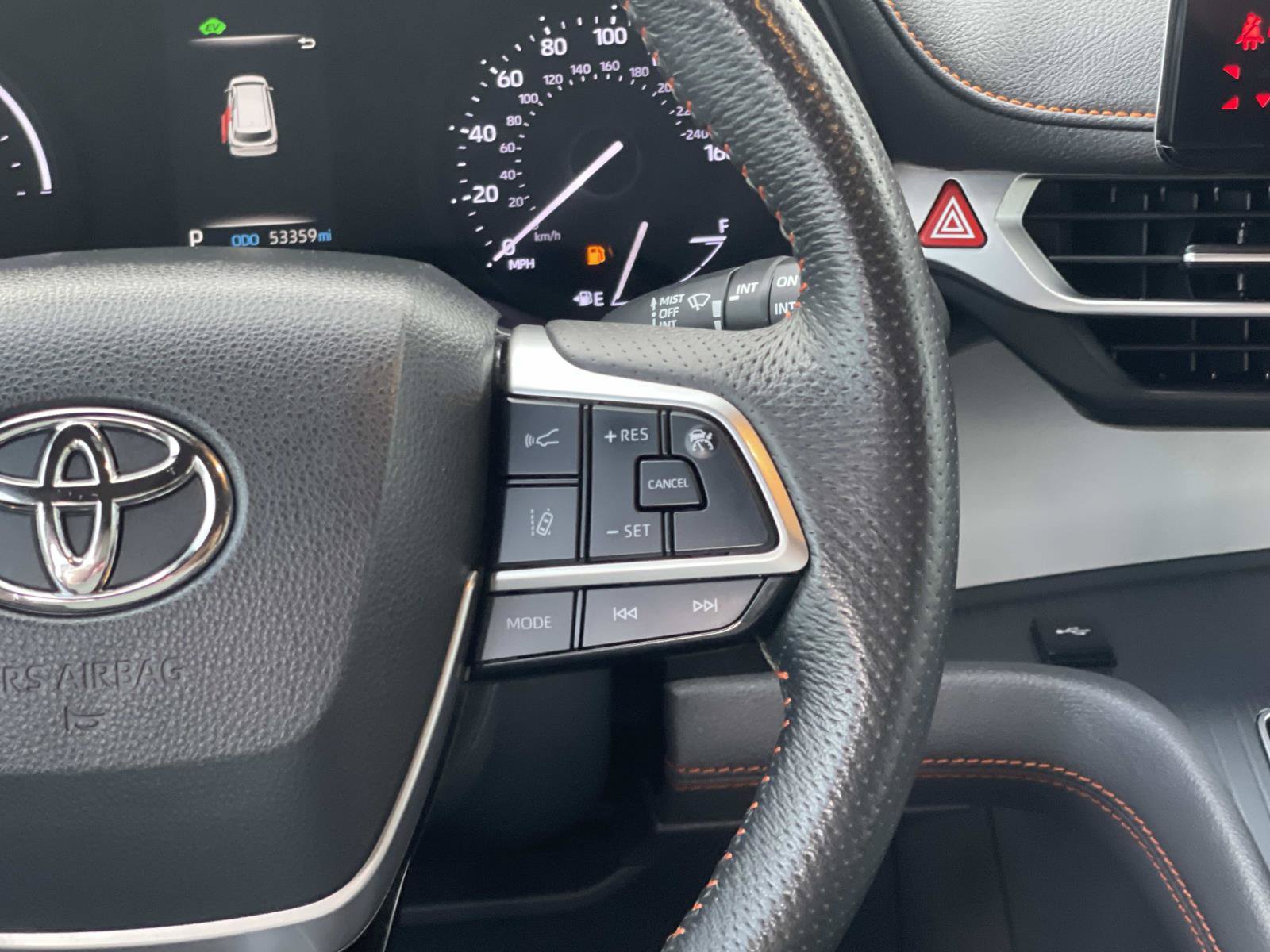 Used 2023 Toyota Sienna XSE FWD image 11