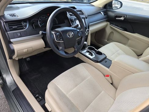 Used 2013 Toyota Camry LE image 12