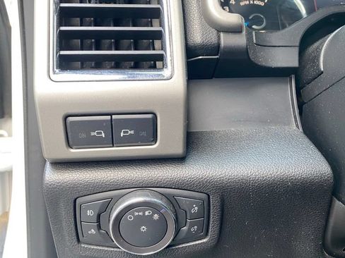 Used 2017 Ford F150 Lariat w/ Equipment Group 502A Luxury AWD/4WD image 12