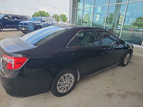 Used 2014 Toyota Camry LE image 14