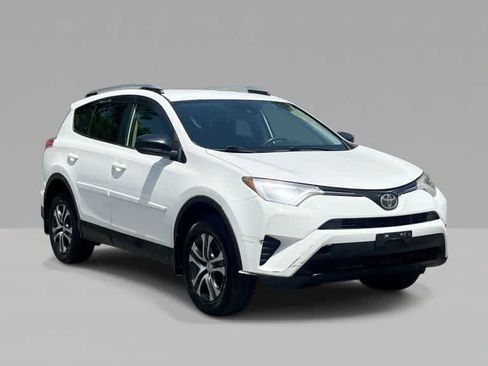 Used 2017 Toyota RAV4 LE AWD/4WD image 2