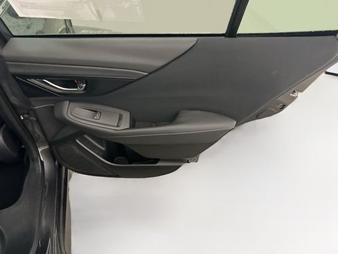 Used 2025 Subaru Outback Premium AWD/4WD image 32