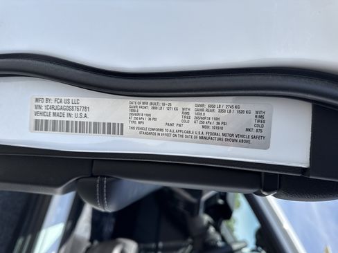 Used 2025 Jeep Grand Cherokee Laredo X image 33