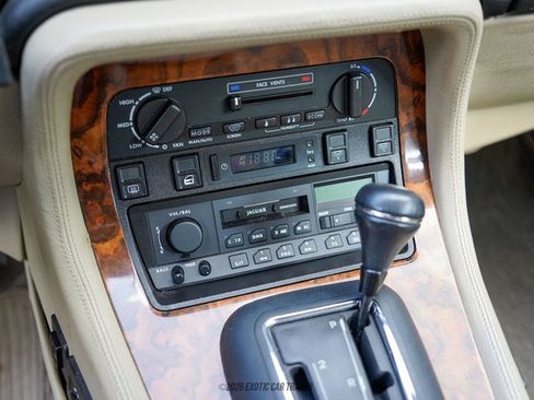 Used 1988 Jaguar XJ Vanden Plas RWD image 38