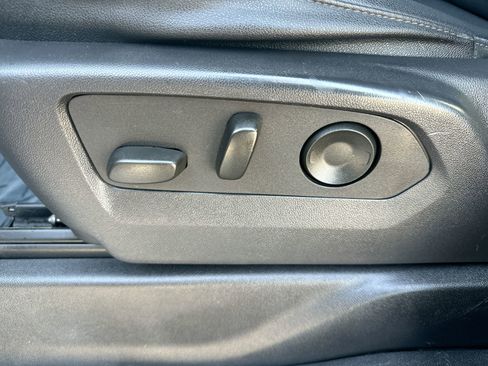 Used 2024 GMC Sierra 1500 SLT image 12