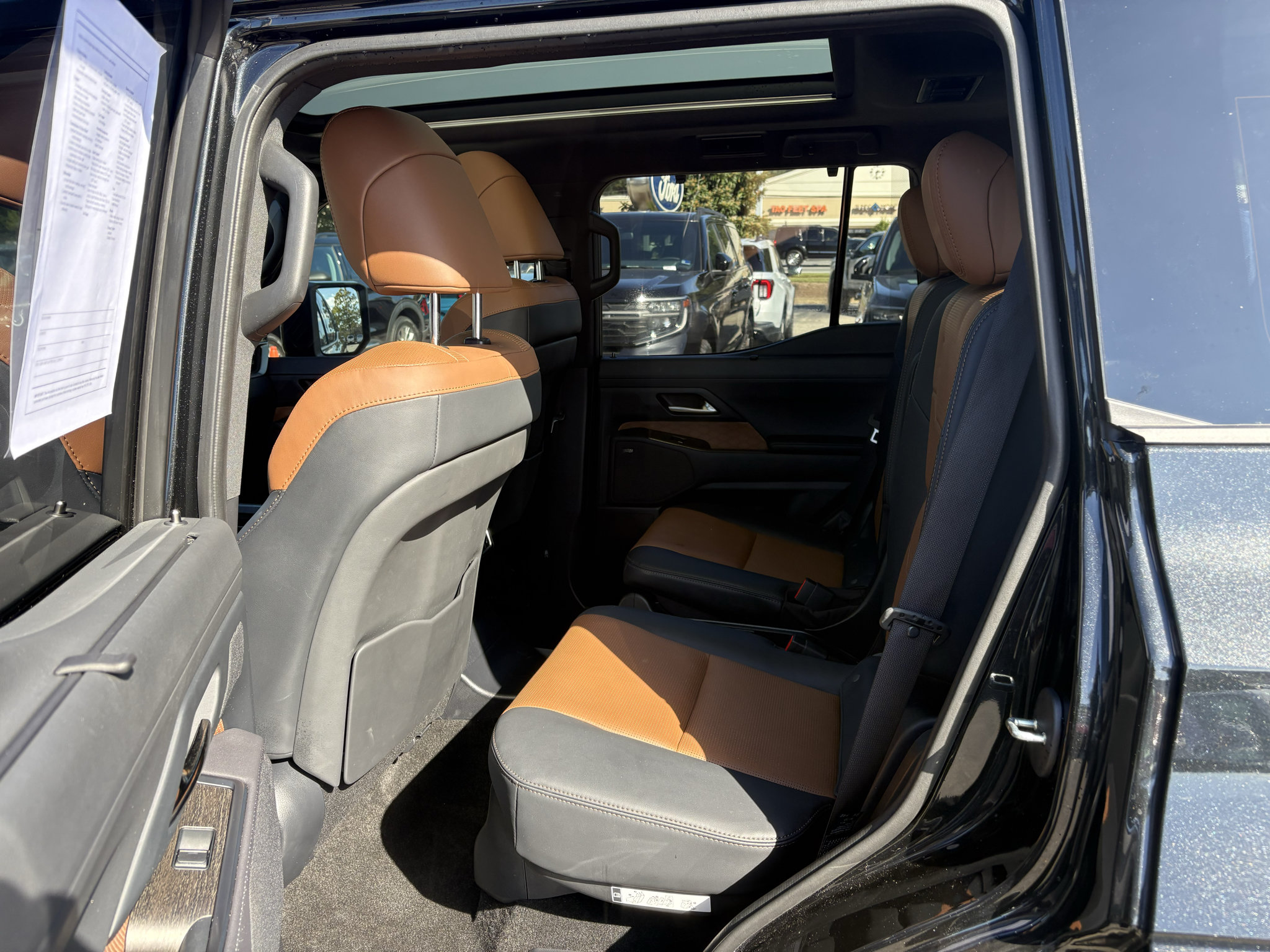 Used 2025 Lexus GX 550 w/ Accessory Package (2T) AWD/4WD image 11