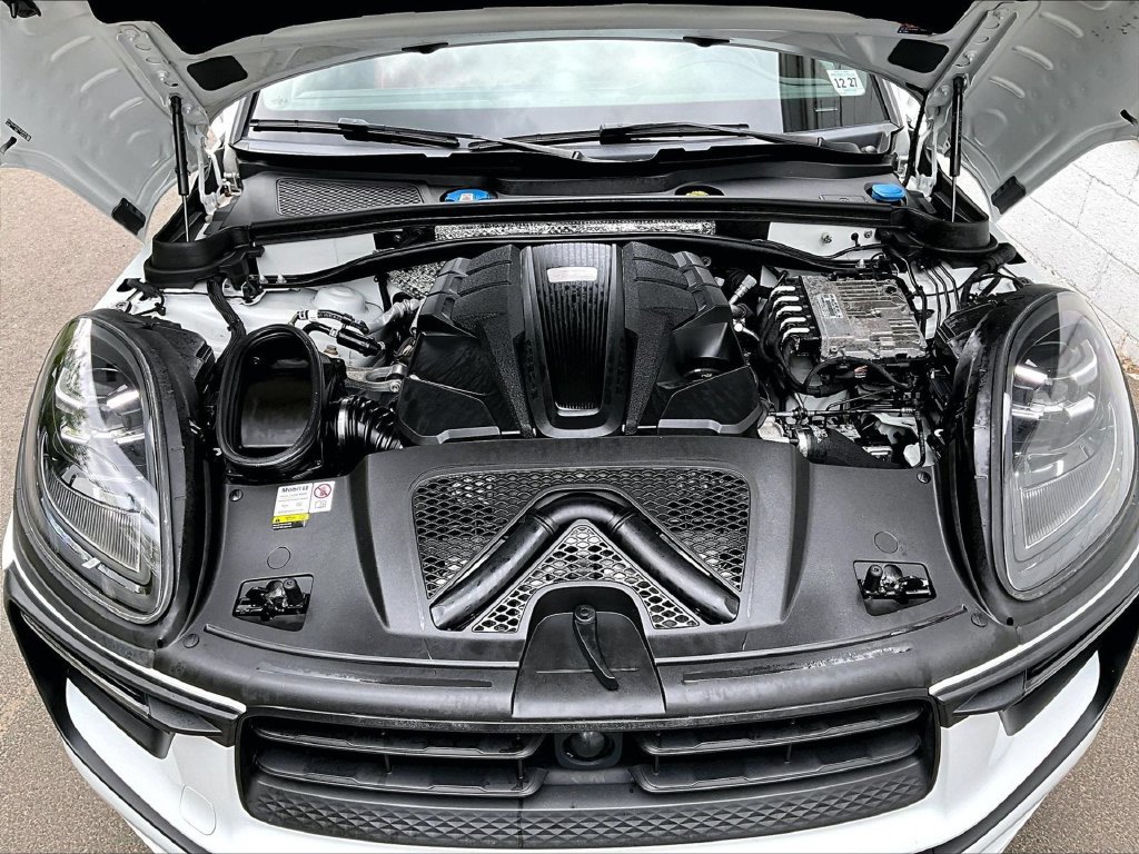 Certified 2023 Porsche Macan S AWD/4WD image 15