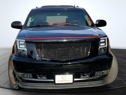 Used 2009 Cadillac Escalade ESV AWD image 3
