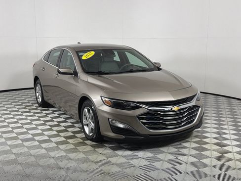 Used 2022 Chevrolet Malibu LS w/ Driver Confidence Package II FWD image 3
