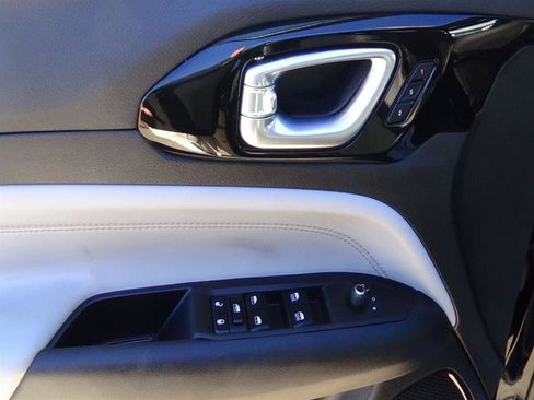 Certified 2024 Jeep Compass Limited w/ Elite Group image 16