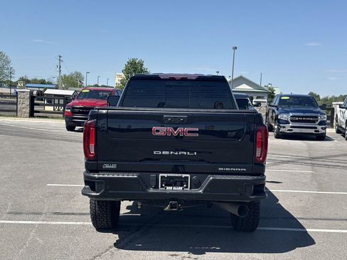 Used 2023 GMC Sierra 2500 Denali w/ Denali Black Diamond Edition AWD/4WD image 18