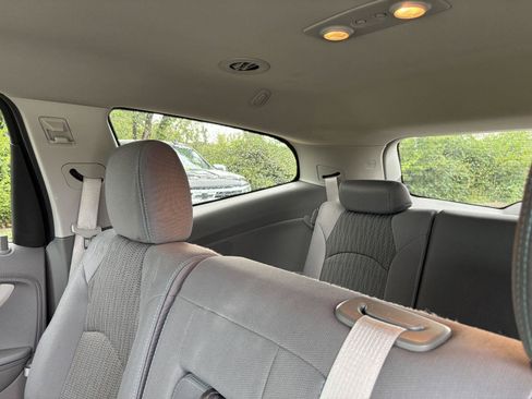 Used 2014 Chevrolet Traverse LS FWD image 19