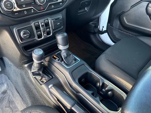 Used 2023 Jeep Gladiator Sport AWD/4WD image 25