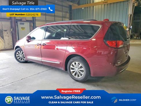 Used 2017 Chrysler Pacifica Touring-L FWD image 3