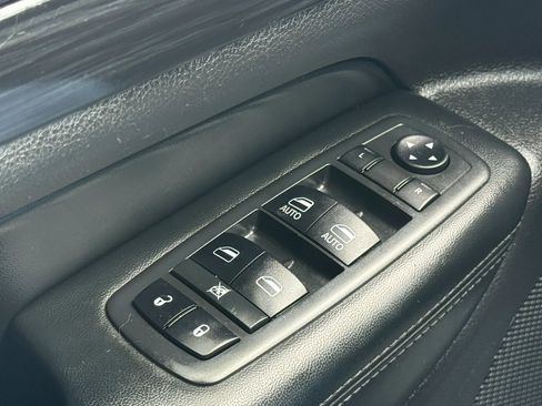 Used 2019 Jeep Grand Cherokee Altitude AWD/4WD image 41