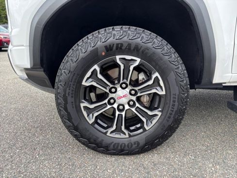 Used 2023 GMC Canyon AT4 w/ AT4 Premium Package image 9