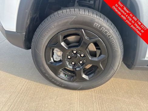 Used 2024 Jeep Compass Trailhawk image 9