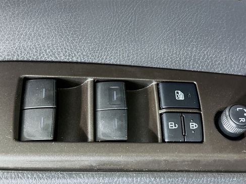 Used 2021 Toyota Camry LE image 14