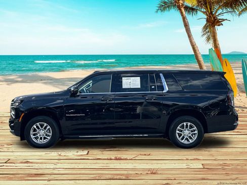 Used 2026 Chevrolet Suburban LT w/ Comfort Package RWD image 3