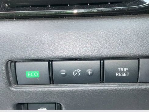 Used 2025 Nissan Sentra SV image 22