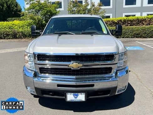 Used 2009 Chevrolet Silverado 2500 LT w/ Exterior Plus Package AWD/4WD image 2