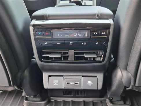 Used 2022 Acura MDX SH-AWD w/ Advance Package image 19