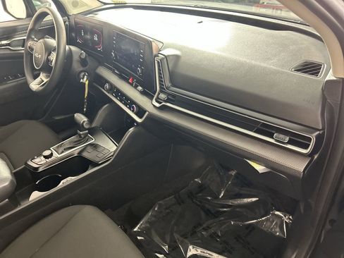 Used 2025 Kia Sportage LX FWD image 27