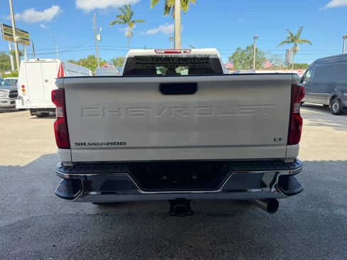 Used 2025 Chevrolet Silverado 2500 LT w/ Convenience Package AWD/4WD image 4